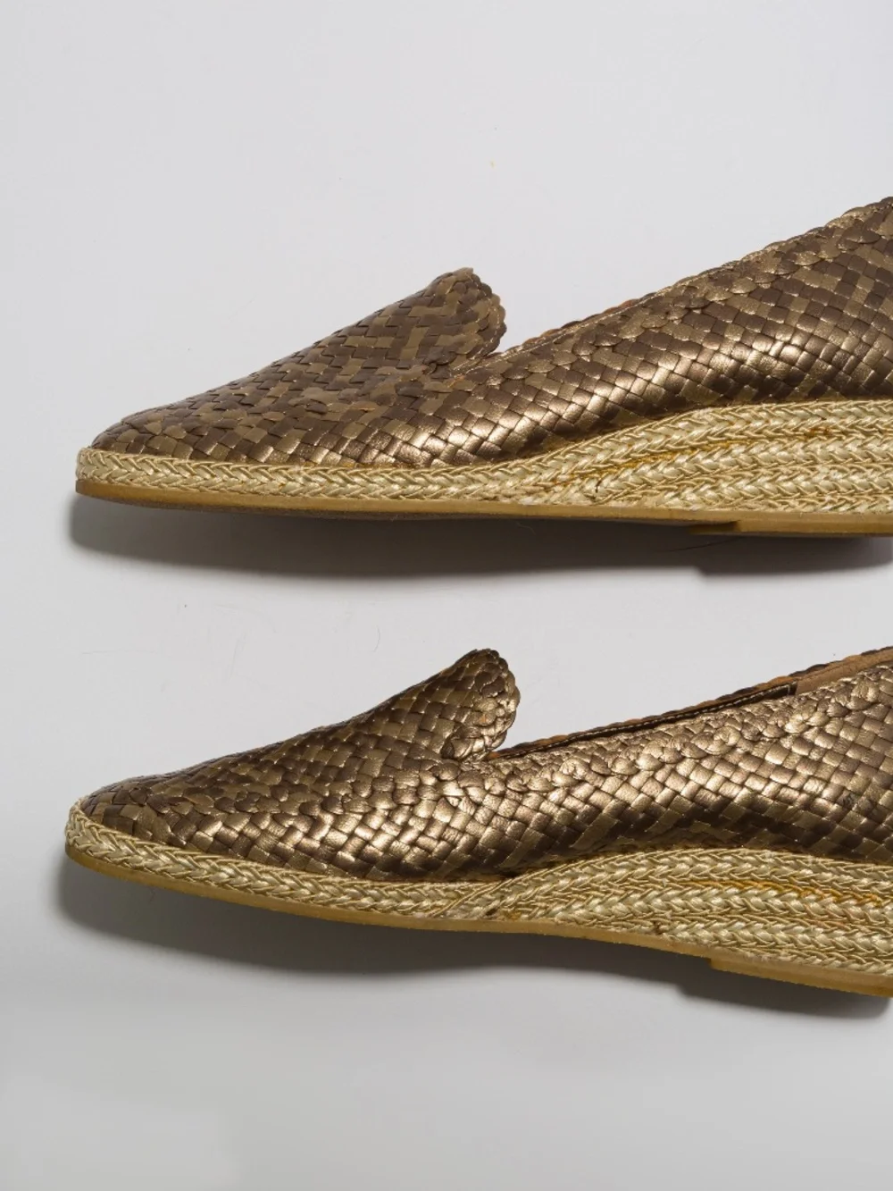 Andre Assous metallic woven espadrille wedge 8